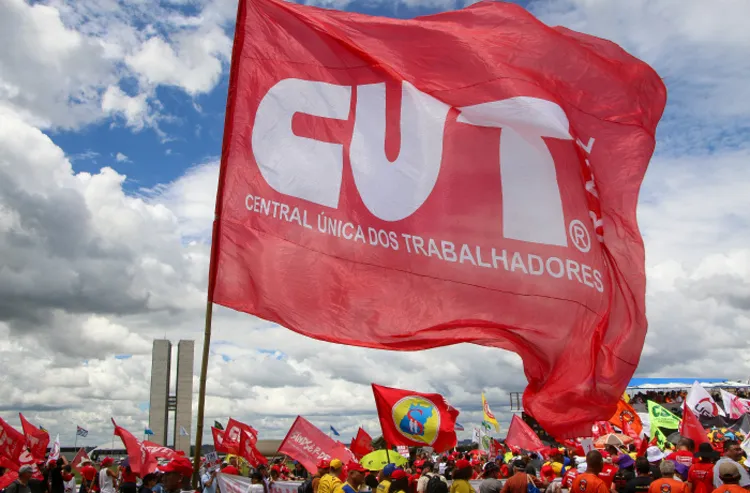 CUT e Centrais lançam cartilha e ampliam mobilização pelo fim da escala 6x1