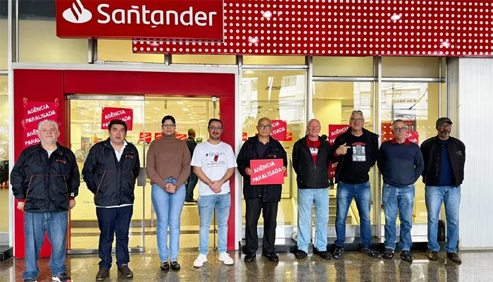 Sindicato paralisa agência do Santander por falta de funcionários
