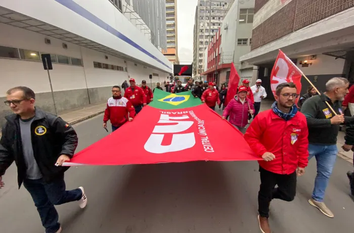 Trabalhadores vão às ruas do Brasil pedir o fim da escala 6x1