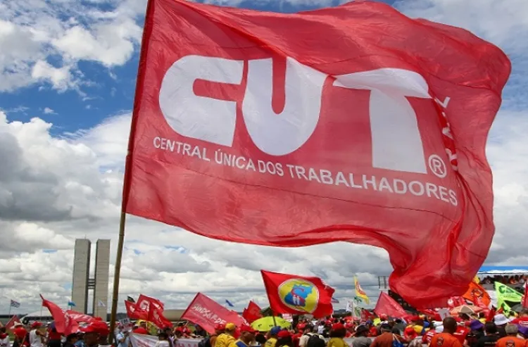 Fim da escala 6x1 será votado na CCJ nesta semana. Saiba como pressionar senadores