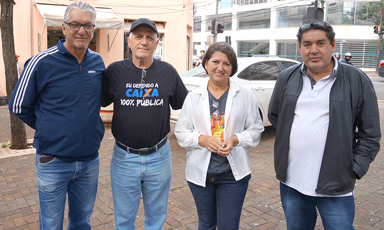 Os diretores do Sindiac